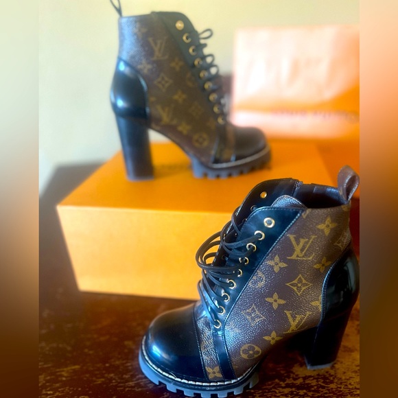 ( Louis Vuitton) Star Trail Ankle Boots - Picture 1 of 7